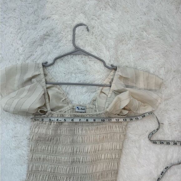 En Saison Elegant Cream Smocked Ruffled Top Size M - Picture 2 of 7